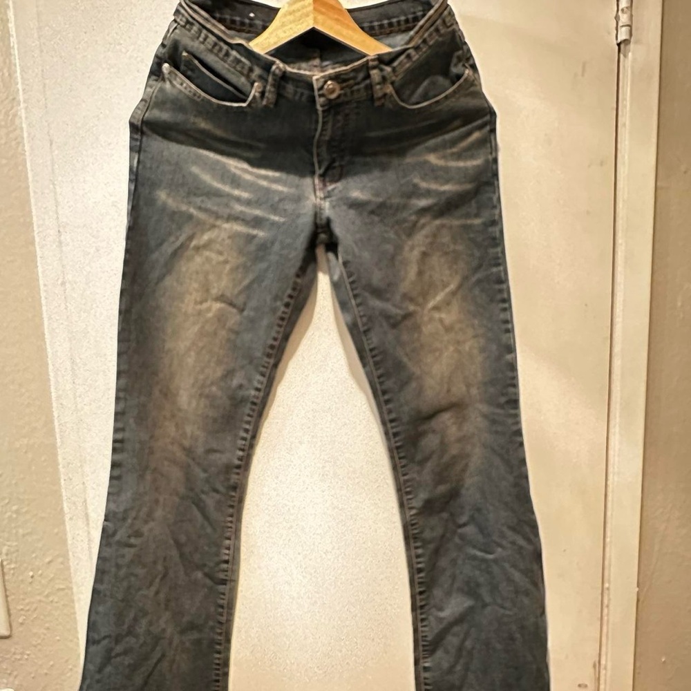 Washed jeans with boho slit